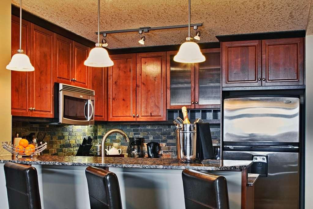 Blackstone Mountain Lodge By Clique Canmore Rum bild