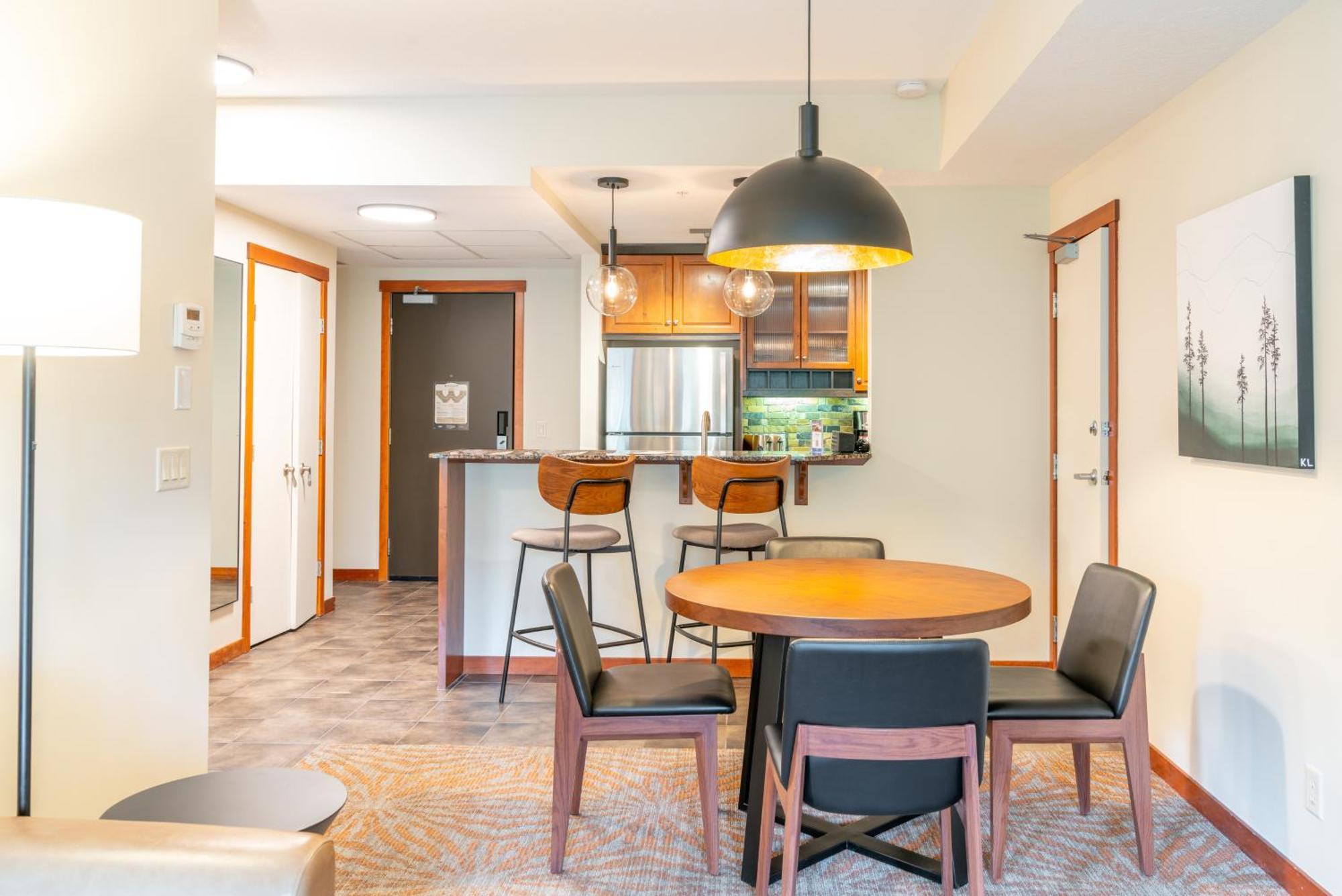 Blackstone Mountain Lodge By Clique Canmore Exteriör bild