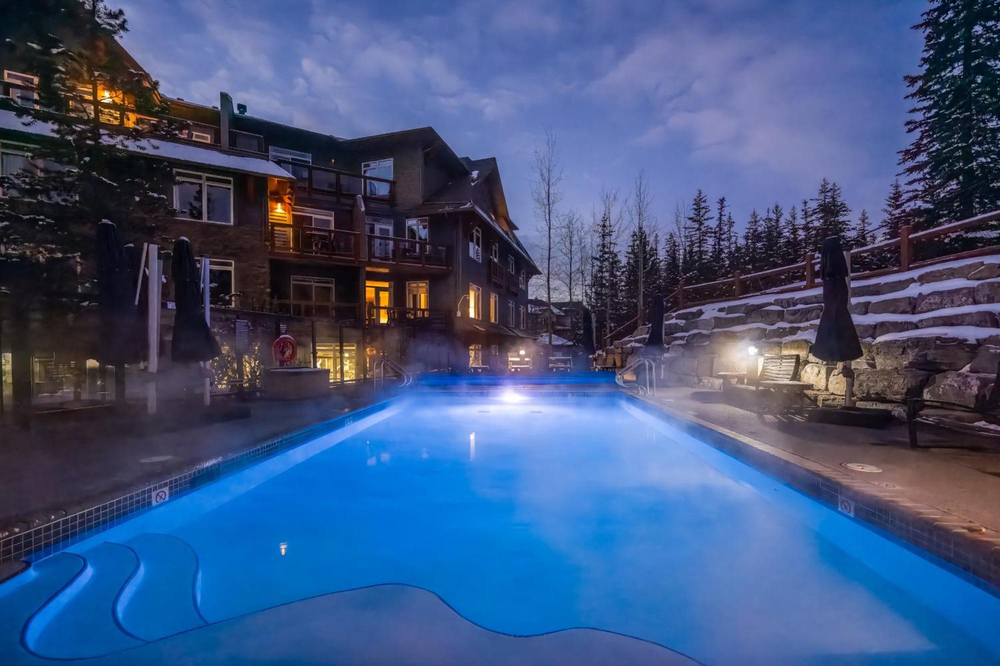 Blackstone Mountain Lodge By Clique Canmore Exteriör bild