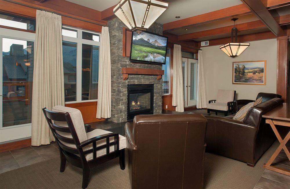 Blackstone Mountain Lodge By Clique Canmore Exteriör bild