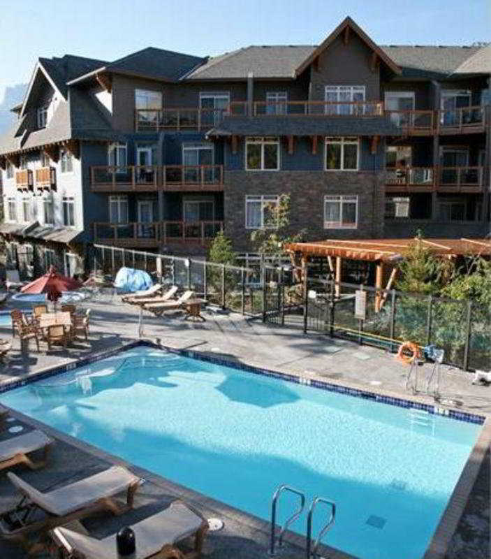 Blackstone Mountain Lodge By Clique Canmore Exteriör bild