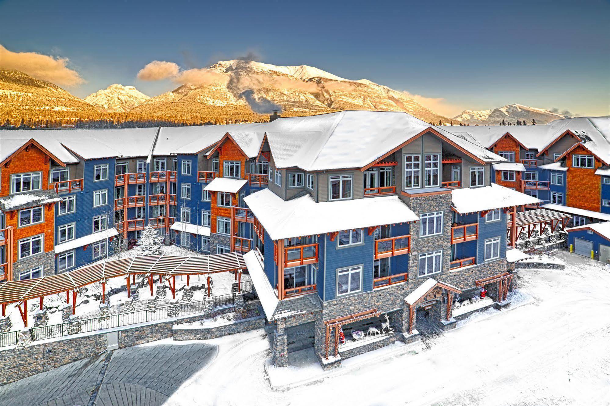 Blackstone Mountain Lodge By Clique Canmore Exteriör bild